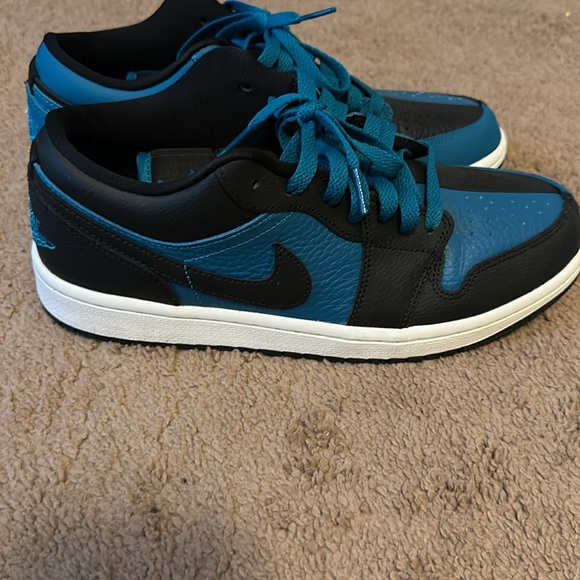 Women Jordan 1 SE low Bright Bruce size 9.5 - Picture 6 of 9